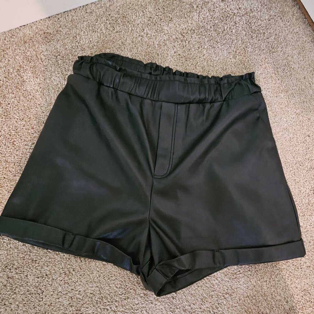 Forever 21 Faux Leather Black Shorts, Size 1X